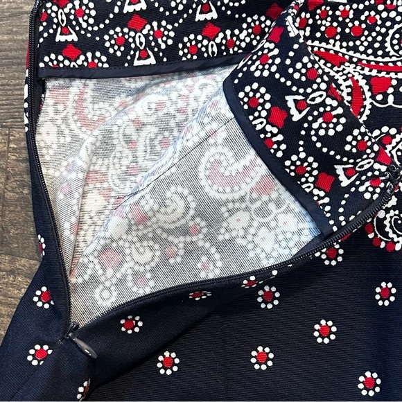 Talbots Navy and Red Paisley Mini Skirt Sz 10P - Picture 4 of 5